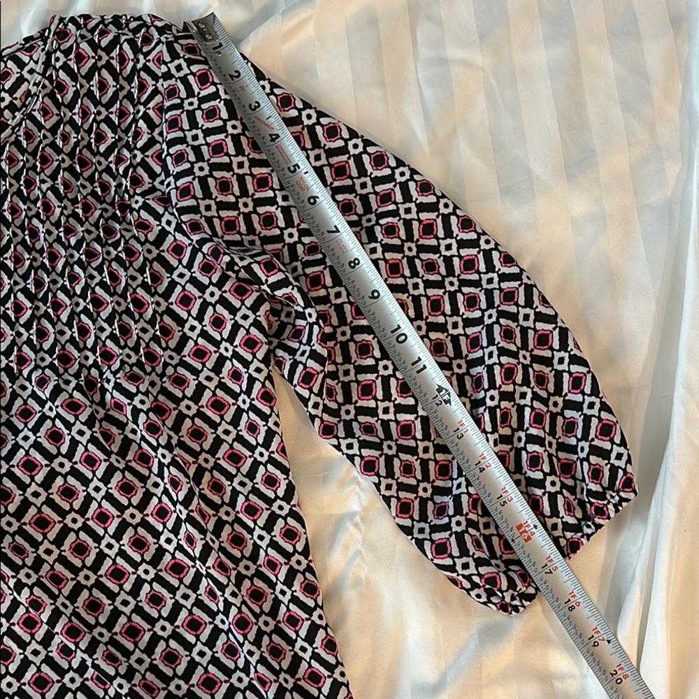 Geometric Patterned Women's Top - Picture 3 of 10